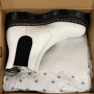 NWT Dr. Martin Chelsea Platform White